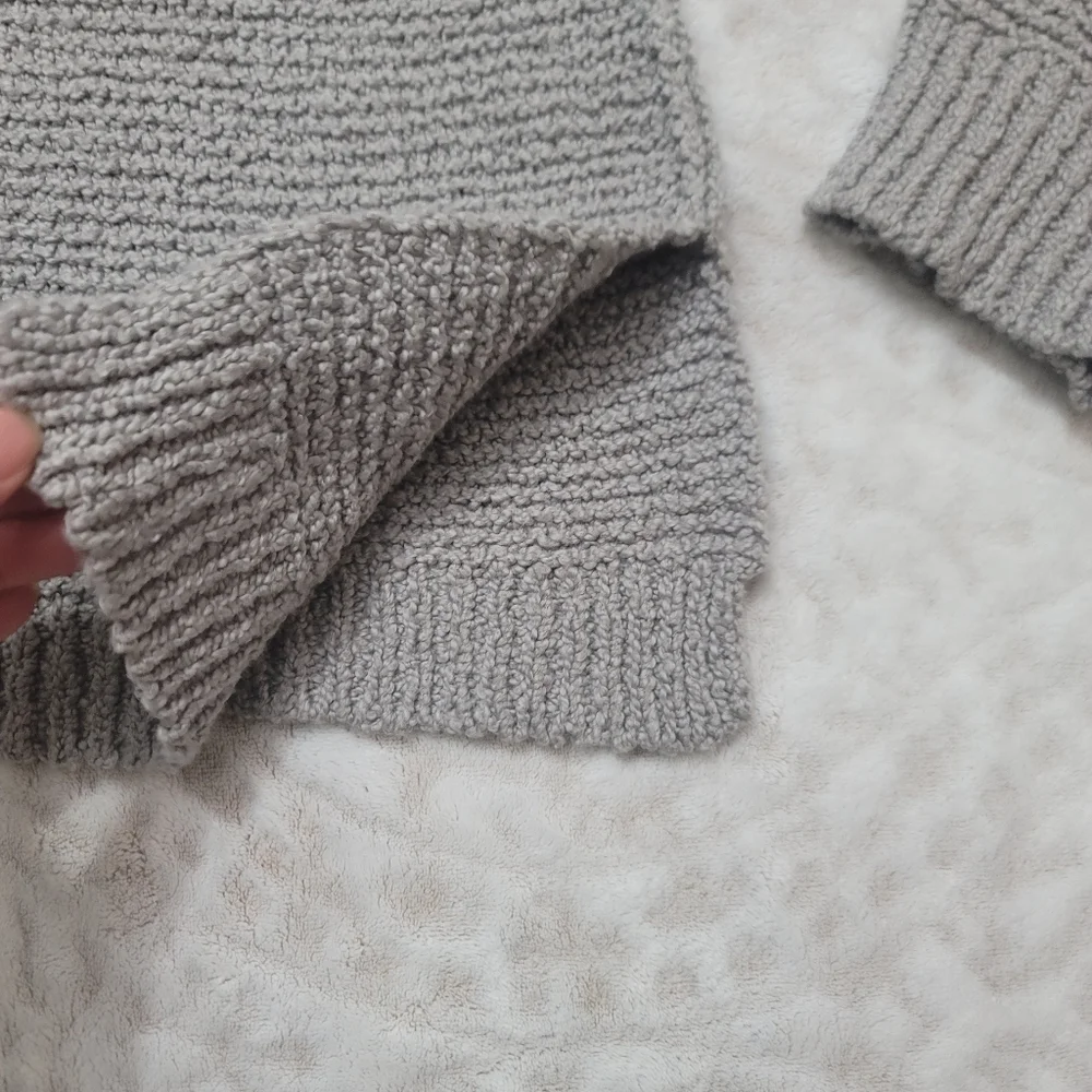 By Together Women's Knit V-neck Sweater Size L Light Gray NWT Cotton Blend